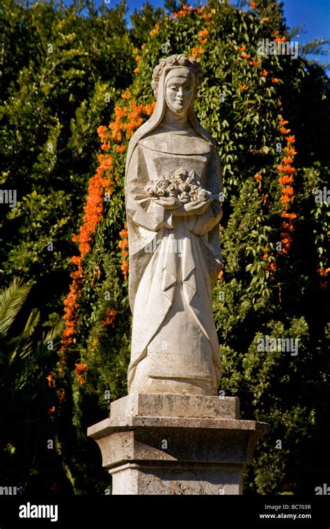 Una Estatua En El Elogio De La Tolerancia Religiosa La Tolerancia De