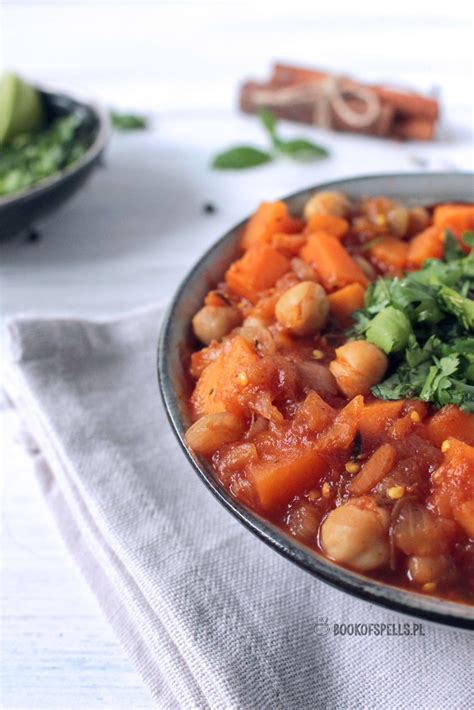 Gulasz warzywny z bakłażana batatów i ciecierzycy My Food Therapy