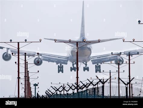 Boeing 747 landing at airport Stock Photo - Alamy