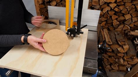 Ways To Cut Circles In Wood Diy Circle Cutting Jigs Diy Montreal