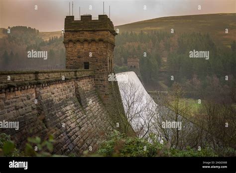 Derwent Dam, reservoir in Derbyshire, The Howden Dam Reservoir is in ...