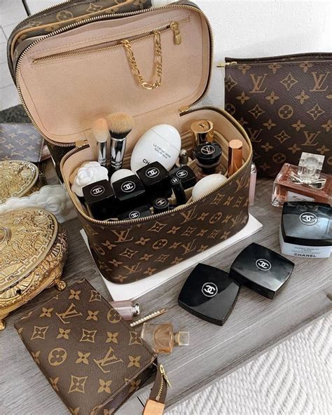 Louis vuitton makeup bag – Artofit