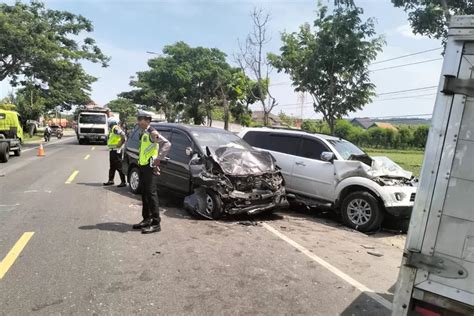 Kecelakaan Karambol Di Pantura Lasem Libatkan Tiga Mobil Salah Satunya