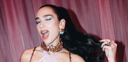 Dua Lipa Posa Como Barbie En Un Seductor Bikini Rosa