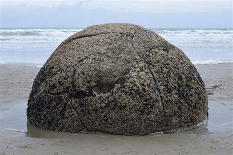 Moeraki boulders – jontynz – tales from around the world…