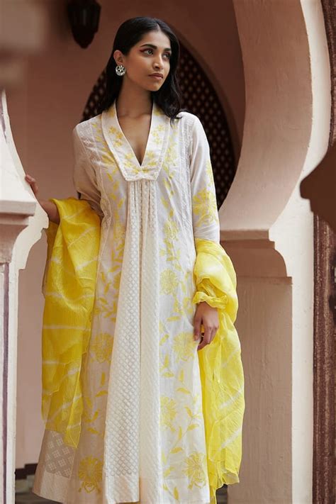 Buy Amrita Thakur White Chanderi Panelled Kurta Set Online Aza Fashions