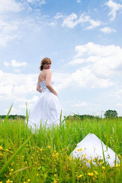 El Concepto De La Naturaleza De La Belleza Del Día De La Boda En Medio