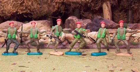 WWII Plastic Toy Soldiers: Timpo Swoppets - Toy Soldiers