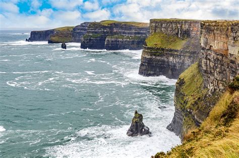 How to Hike the Cliffs of Moher in Ireland