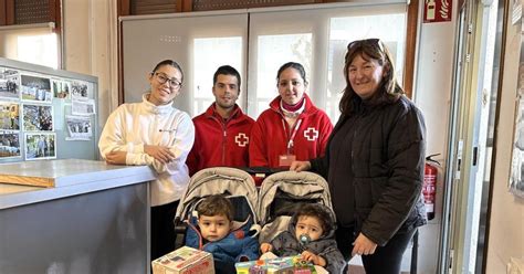 Cruz Roja Reparte Juguetes A Trece Familias De Roda De Ber