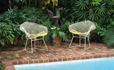 51 Modern Outdoor Chairs To Elevate Views of Your Patio & Garden