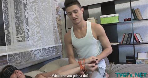 Dirty Blonde Girlie Aruna Aghora Exposes Her Curves