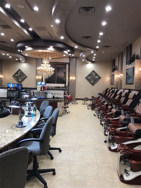 Nail Connect Deluxe Nails And Spa Cần Nhiều Thợ Bột Và Chân Tay Nước