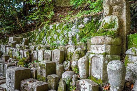 Chion-in Temple Garden Graveyard, Kyoto, Japan Stock Photo - Image of holy, park: 108249600