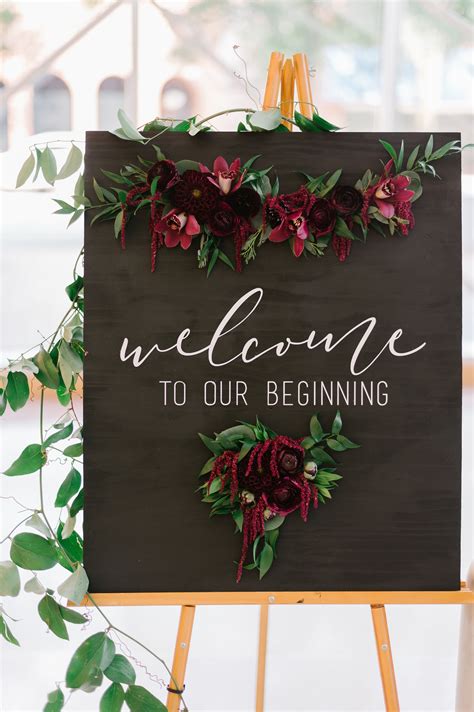 Wedding welcome sign with fresh flowers by Pomp&Bloom. Image by Rebecca ...