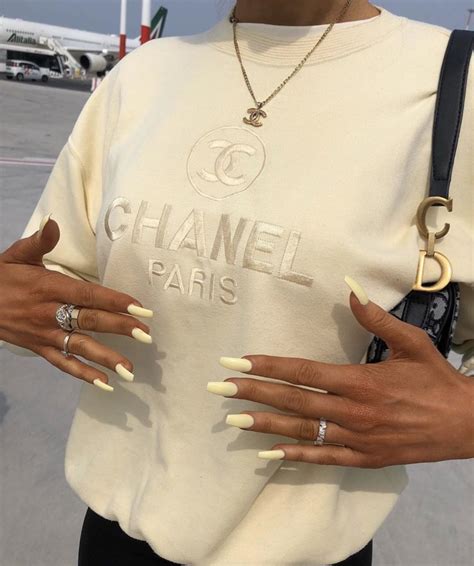 Ben Kabwika On Twitter Rt Jolienana Ce Pull Chanel Est Trop Beau