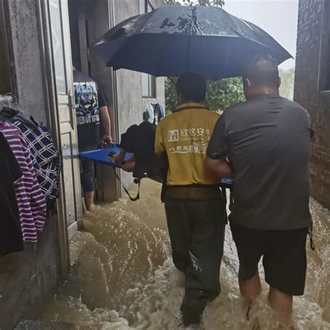 【我为群众办实事】江永法院：强降雨致村庄内涝，驻村工作队紧急转移受困老人澎湃号·政务澎湃新闻 The Paper