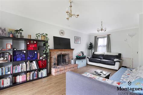 Battle Court Ongar Cm Bed Detached House For Sale