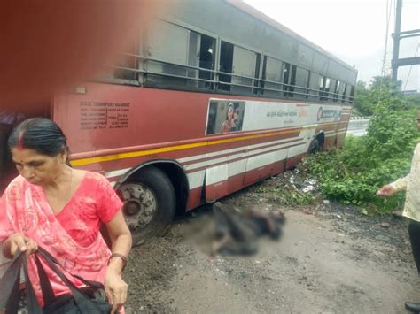 Passengers Raised Hands To Stop St Bus On Godhra Vadodara Highway 6