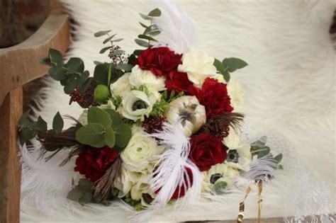 Biedermeierstrauß aus Rosen und Schleierkraut Heiraten mit braut de