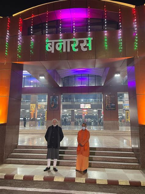 PM Modi Makes Midnight Visit to Banaras Railway Station, Inspects the ...