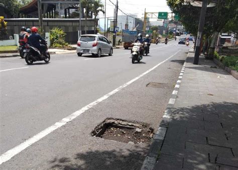 Bahayakan Pengguna Jalan Puluhan Grill Penutup Drainase Di Kota Batu