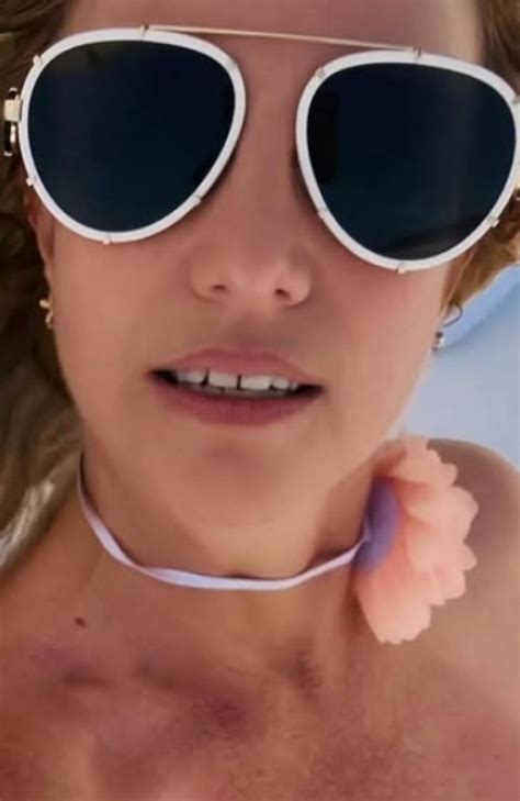 Britney Spears Enjoys Naked Day On The Beach Castanet Net