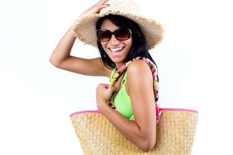 Bonne Jeune Fille Avec Un Chapeau Et Un Bikini Vert Photo Gratuite