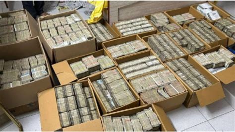 Bengaluru Income Tax Raid Crores Of Rupees Seized From Contractors