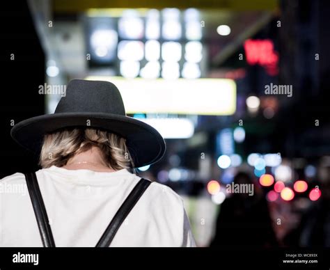 Vista trasera del hombre con sombrero Fotos e Imágenes de stock Alamy