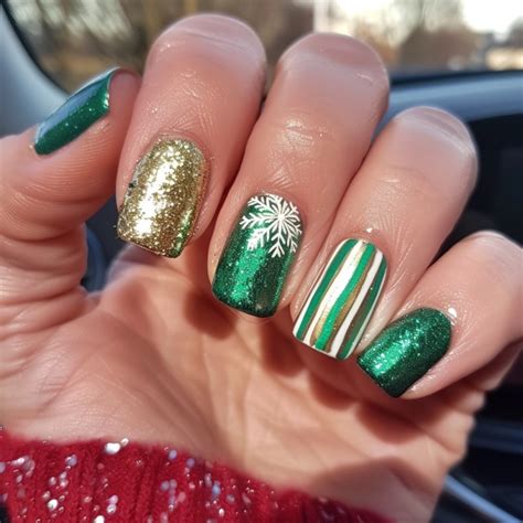 40 Cute Green Christmas Nails Thatll Totally Steal The Spotlight