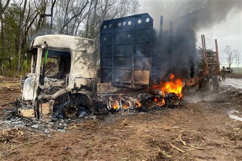 Encapuchados Queman Cuatro Camiones En Collipulli La Tercera