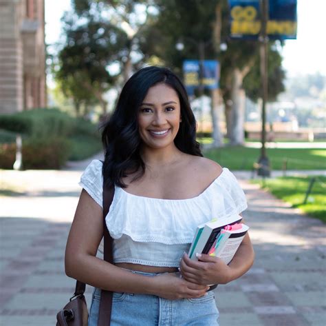 Valerie Latina Grad Guide S Amazon Page