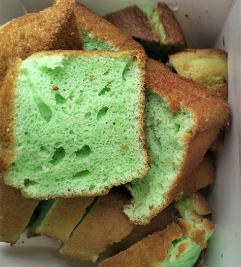 Fluffy Pandan Cakes On Sale Food Drinks Homemade Bakes On Carousell