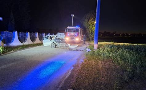 Accusa Un Malore E Si Schianta Contro Un Palo Con L Auto Gravissimo Un