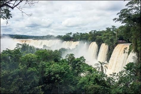 Curiosités et futilités à New York Chutes D iguazu Fall Country Peru