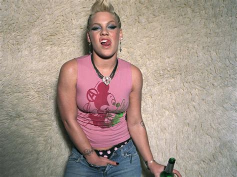 Female Singer Pink Hot Wallpapers