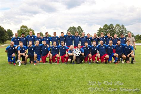 D O K Sportfotografie Fu Ball Meisterschaftsfoto Tsv Altusried Ii