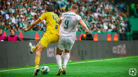 Eis A Camisola Principal Do Sporting Para