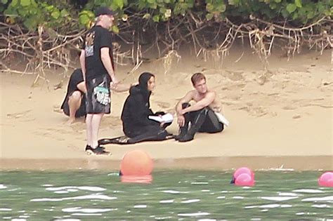 Jennifer Lawrence & Shirtless Josh Hutcherson: 'Catching Fire' Sea ...