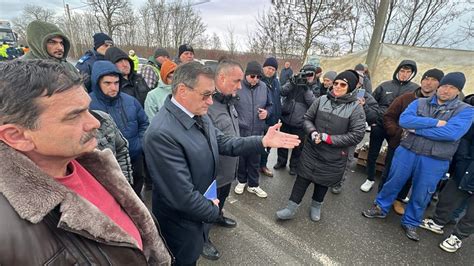 Ultima Ora Local Protestul Fermierilor Din Vama Siret Continua Vineri