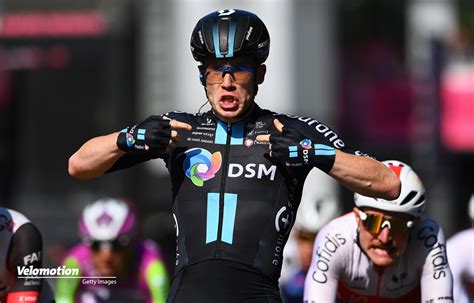 Giro D Italia 11 Dainese Surprend Les Favoris Au Sprint