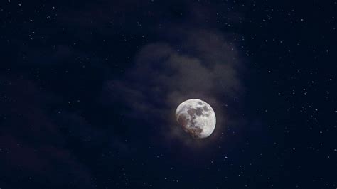 Por qué la Luna brilla Esta es la explicación