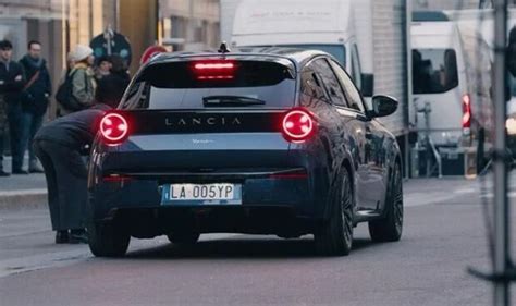 Nuova Lancia Ypsilon Eccola A Milano Durante Le Riprese Di Uno Spot