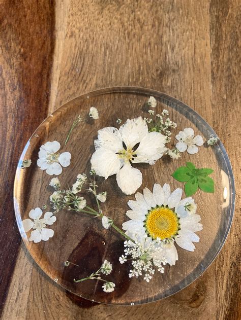 Gorgeous Flower Coaster Dried Flowers Encased In Epoxy Resin Etsy