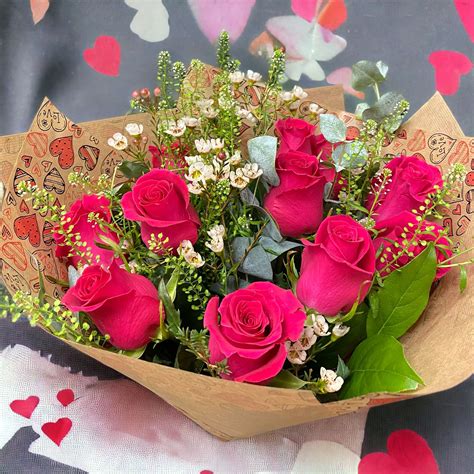 Dozen Hot Kisses Lilylous Of Ambleside Florist Weddings Buy Online
