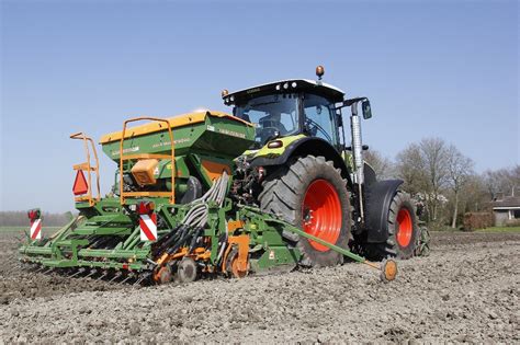 Gras Zaaien Door Loonbedrijf Van De Bunt Trekkerweb Nl