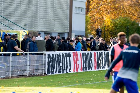 Football Quand Les Supporters Du Fc Sochaux Mettent Le Feu Au Stade Blum