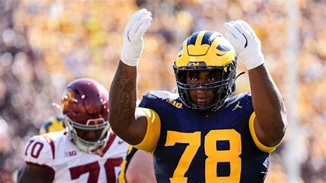 DT Kenneth Grant breaks a Michigan Football record during Indiana game