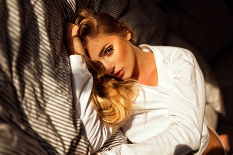 Face Women Blonde Tanned Miro Hofmann Portrait In Bed HD